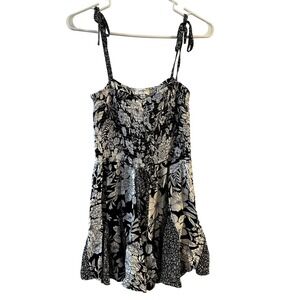 Umgee USA Black White Floral Smocked Tank Tie Shoulder M6128 Women's Medium